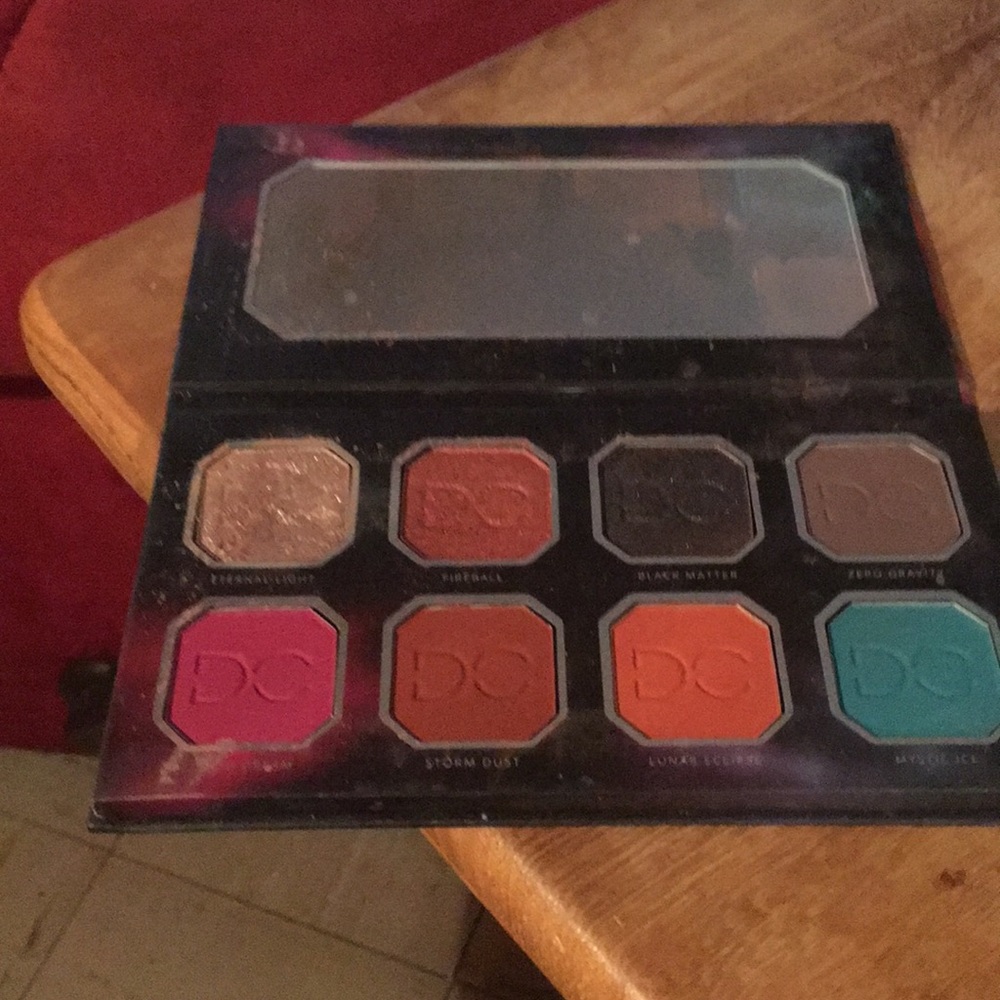 Makeup - Picture 2 of 2